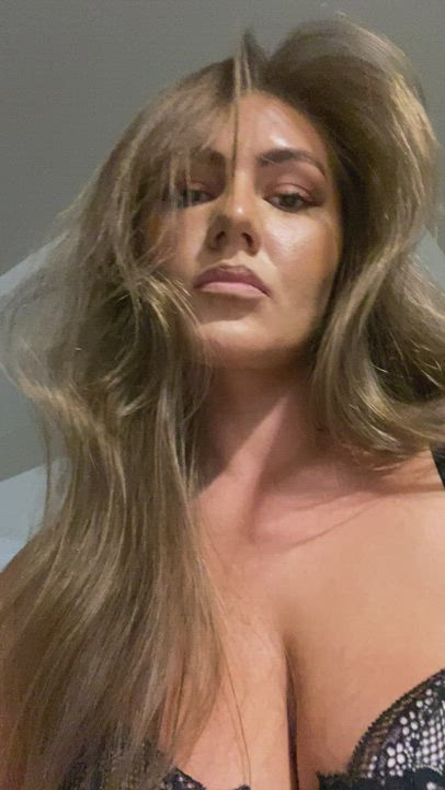 FREE Subscription on my OnlyFans for new Subscribers🥰Link below in the Comments