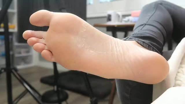 Rachel Ballinger Foot Peel 02