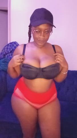 41,mom of one. If I were your neighbour would you try to smash? :)