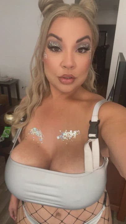 Rave bimbo