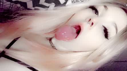 anyone need a sloppy blowjob? ??