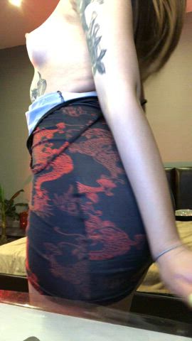 [hollyspicy] Showing off that perfect peach