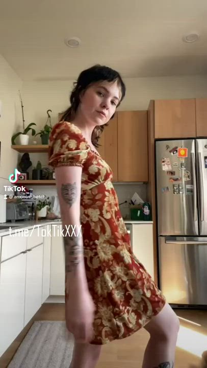 Tatted slut rides for TikTok