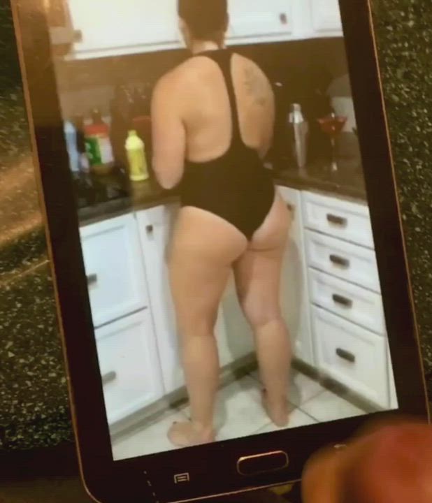 Chubby milf drain all my cum on her juicy ass