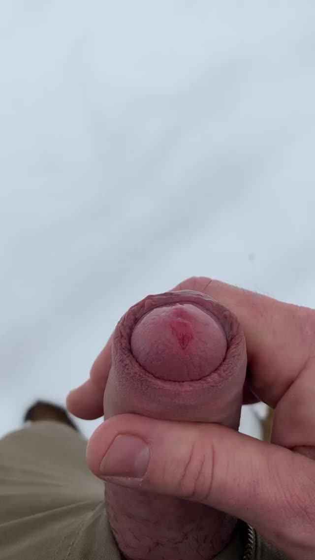 Schnee ❄️ Quick cum in the snow ❄️