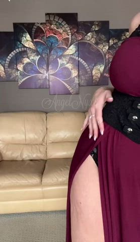Who asked for a tall &amp; curvy sensual redhead? ♥️ Order up!😜