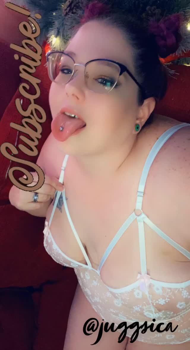 Subscribe to my onlyfans for an extra white Christmas ? 50% off VIP for the holidays!