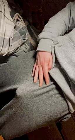 Who wants to play with my heavy dick
