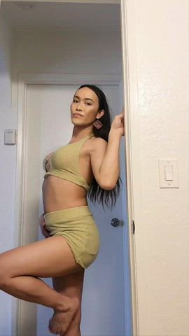 React if you'd suck my girl dick if I walked in your room ❤️