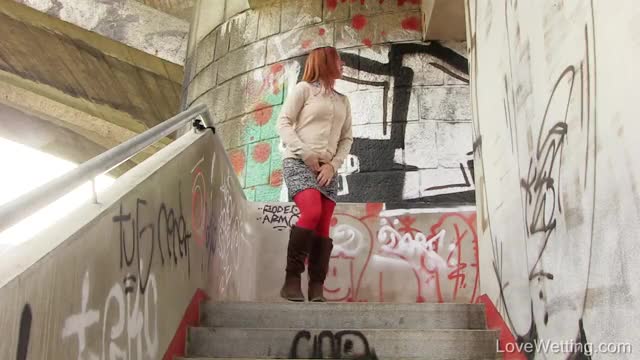 Bibi – Pissing scene 1. Lovewetting