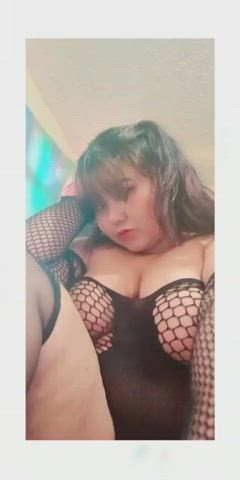 Fishnet stockings look so sexy on me. Snapchat: Dakota.235 kik: Dakota.253