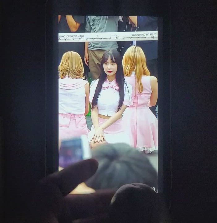 Seola in pink short skirt looking yummy af