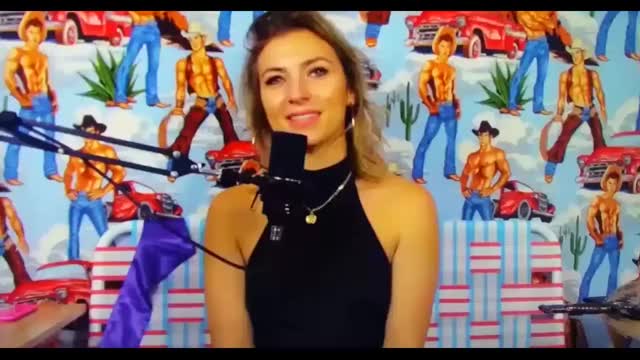 Annie Lederman Shows Her Nude Tits