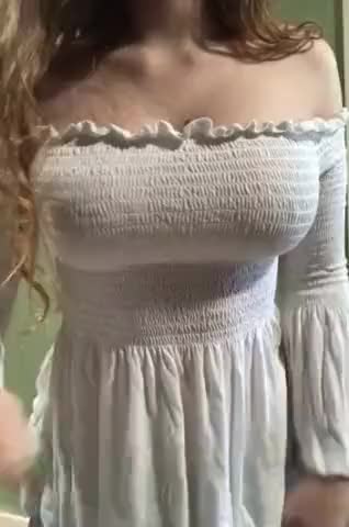 Amazing body with gorgeous tittie reveal!