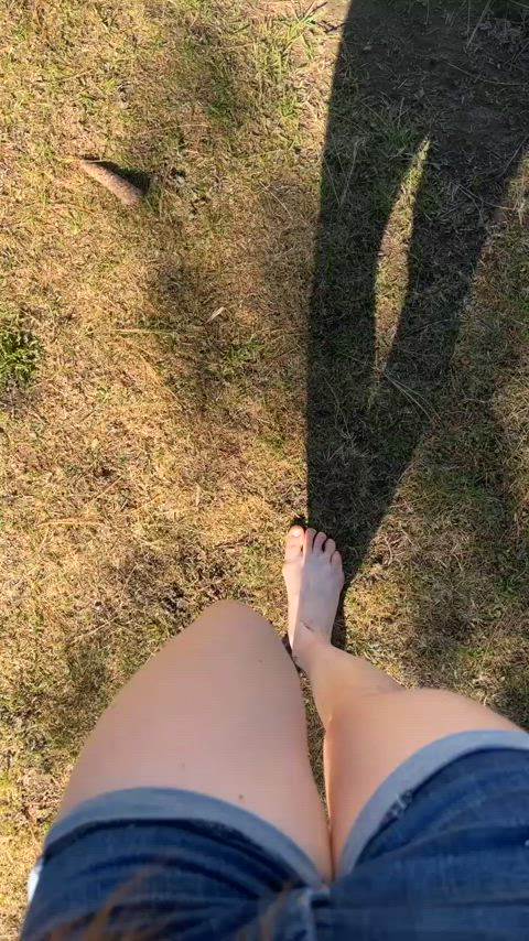Feels so good walking barefoot oc