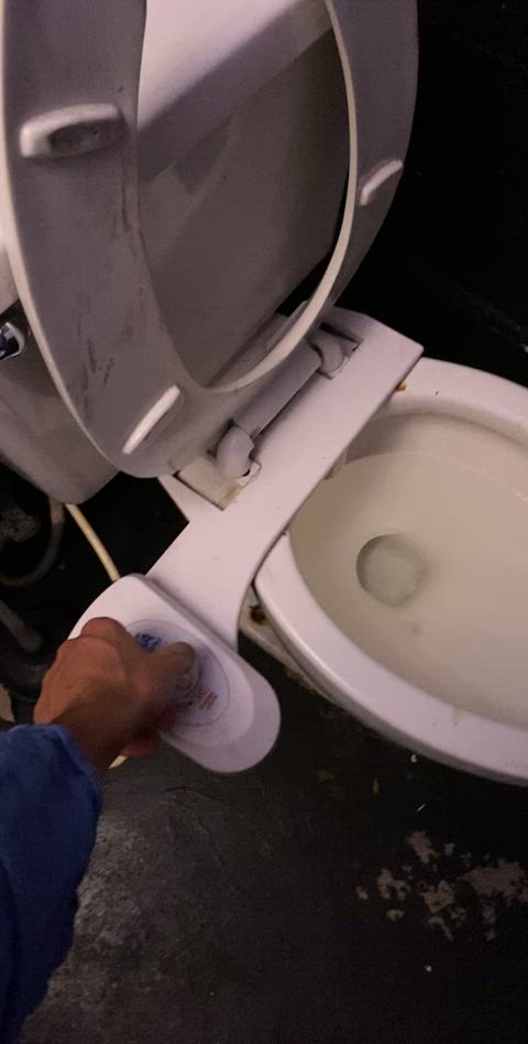 Worlds first hydraulic poop knife