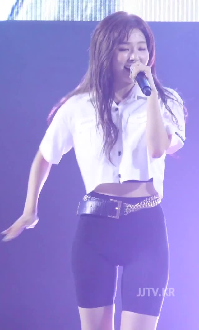 레드벨벳 (Red Velvet) 슬기 타이트한 반 레깅스