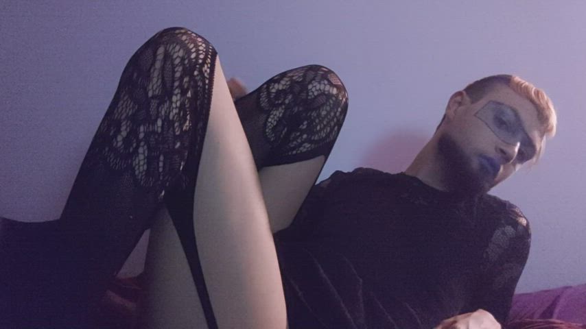 If only I had someone to wrap these legs around <3