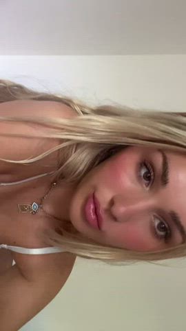 19yo slutty tiktok girl looking for some male attention ;)