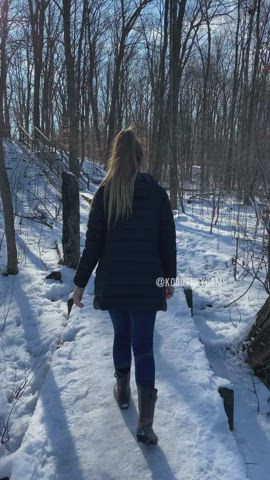 Who wants to play in the snow with me 😜.. [f]