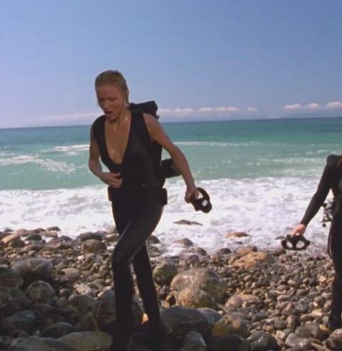 Cameron Diaz unzipping