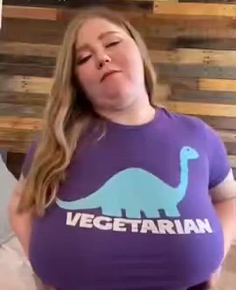 amateur bbw big tits busty huge tits milf nude sister tits gif
