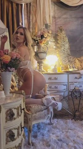 Savannah shares a new photo shoot