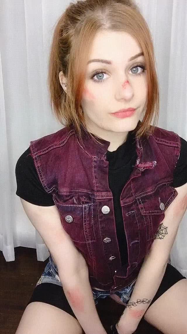 (63500) Claire Redfield GIF