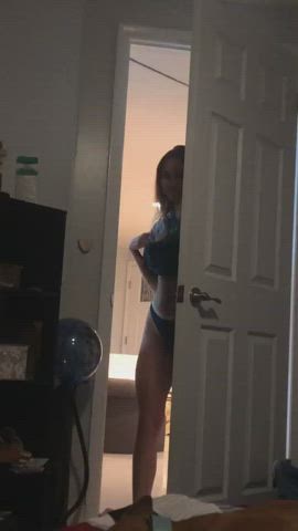 any clue who this is? seen her on here a few times but can't find more content 😕