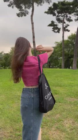 Dasha Taran's gait, filmed from behind 😏🍑