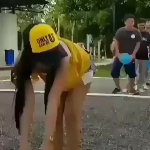 Aise games ?? @cute_funnylove Follow our page for daily dose of laughter . . . .