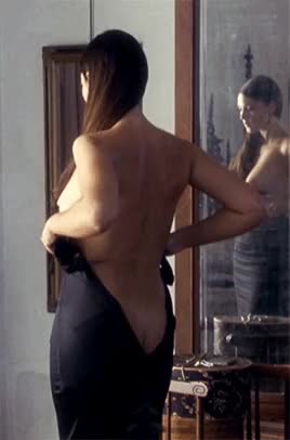 (148077) Monica Bellucci Ass Crack