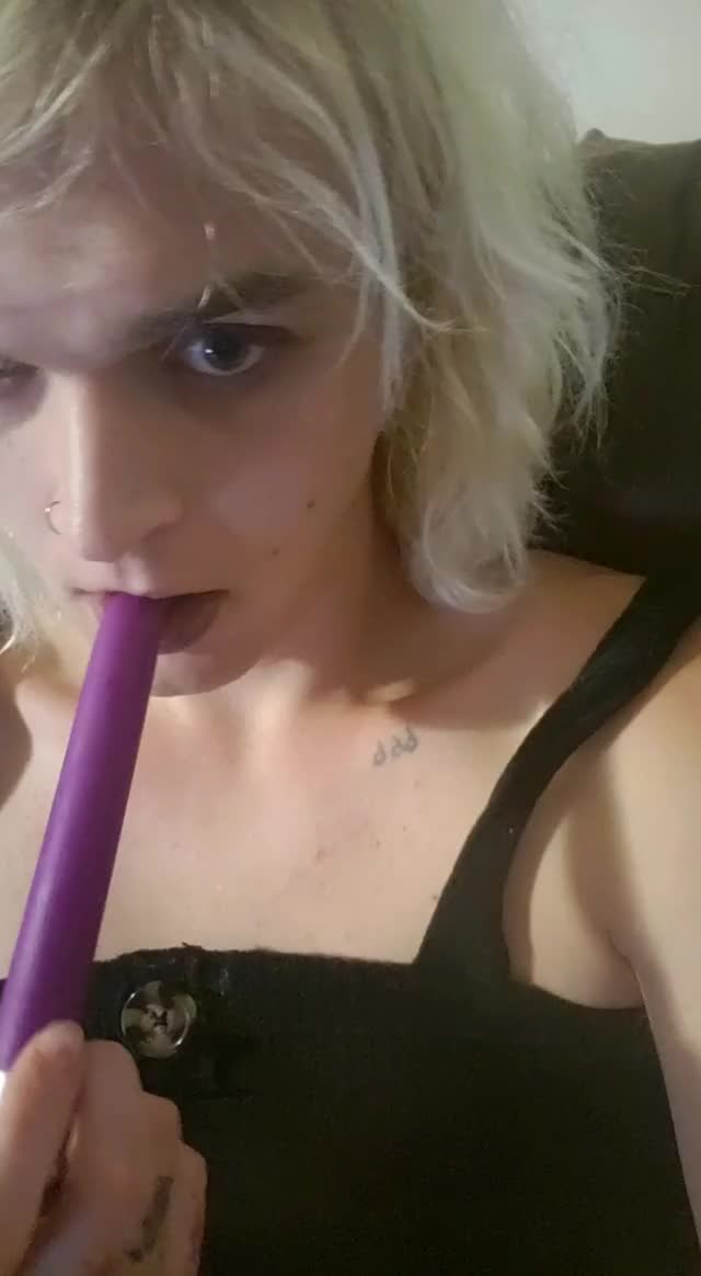Wish I had more than just my toy to choke on ???