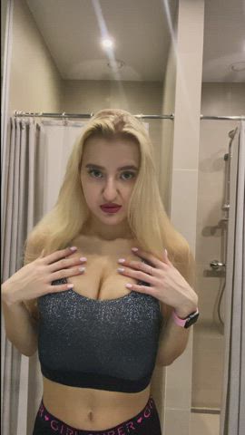 the gym gets me so horny all the time.. so I decided to have some fun in the changing