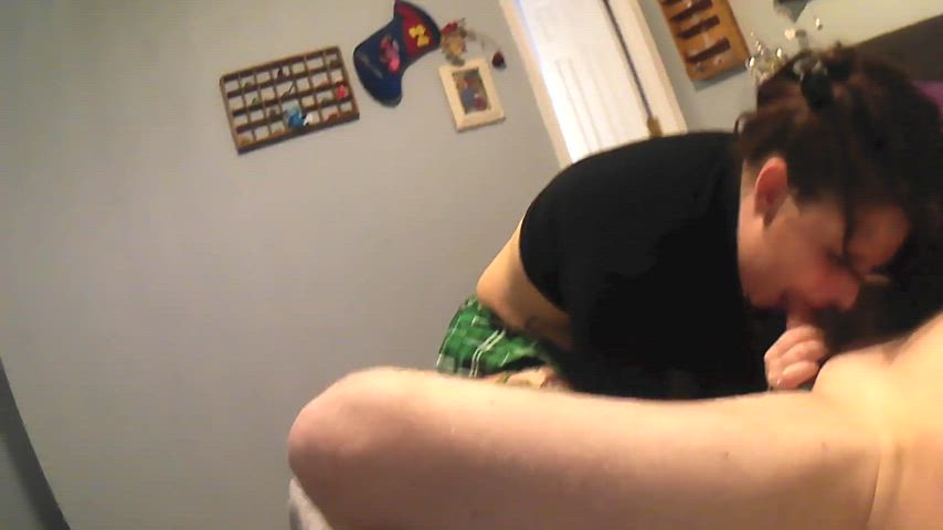 Super HOT KEEPS SUCKING as he CUMS in her MOUTH (100% Amateur)