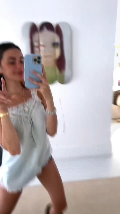 braless celebrity madison beer gif