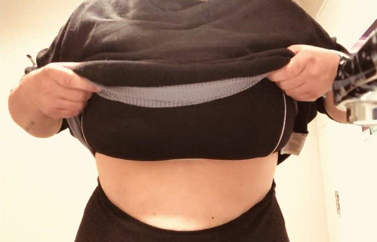 Boob drop at the gym