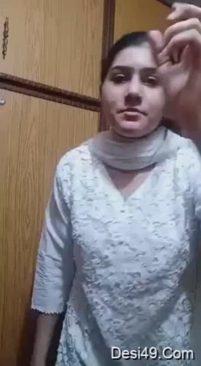Indian ?beautiful ?girl undressing and show her ?beauty Full Video