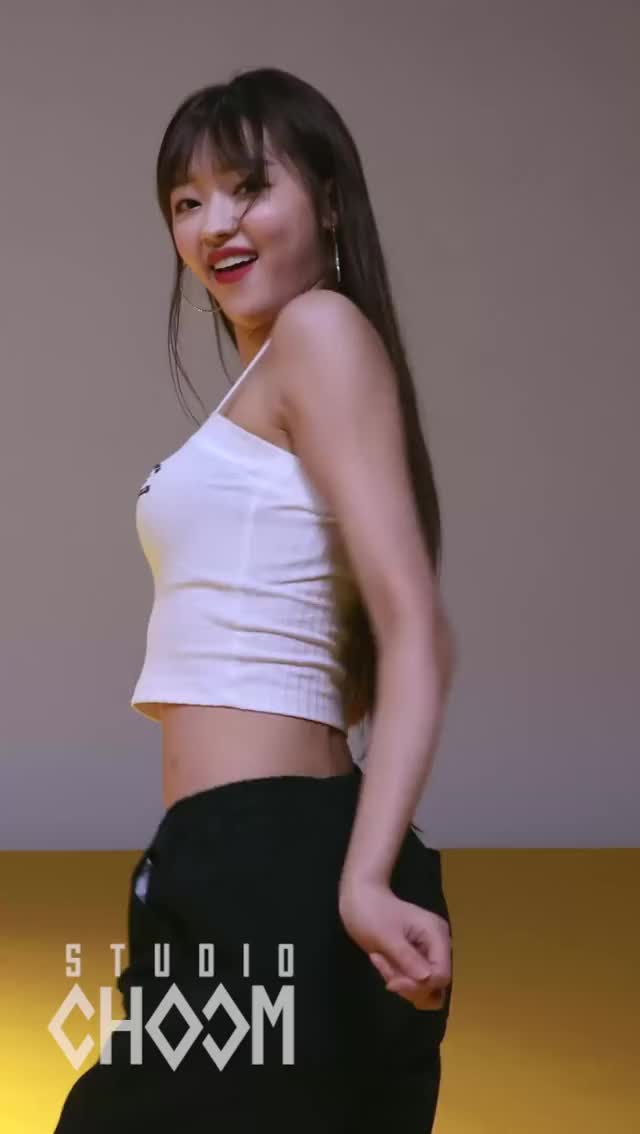 Pharrell Williams 'Happy' by 유아(YOOA)(OH MY GIRL) l [COVERS] (Teaser) 4K UHD