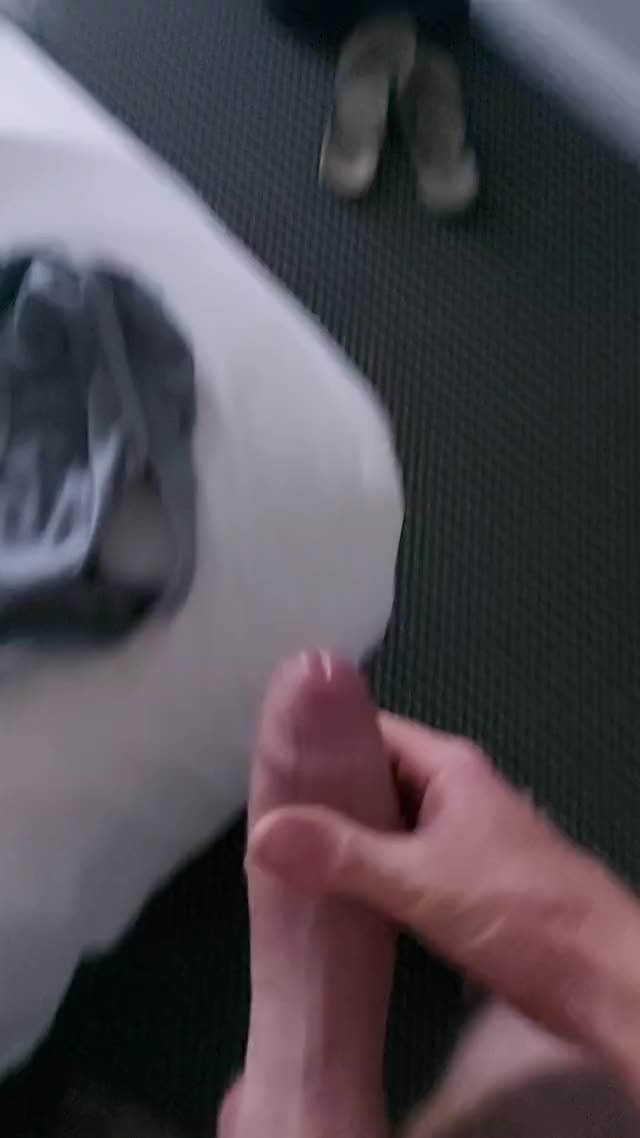 Morning wank with precum leaking out