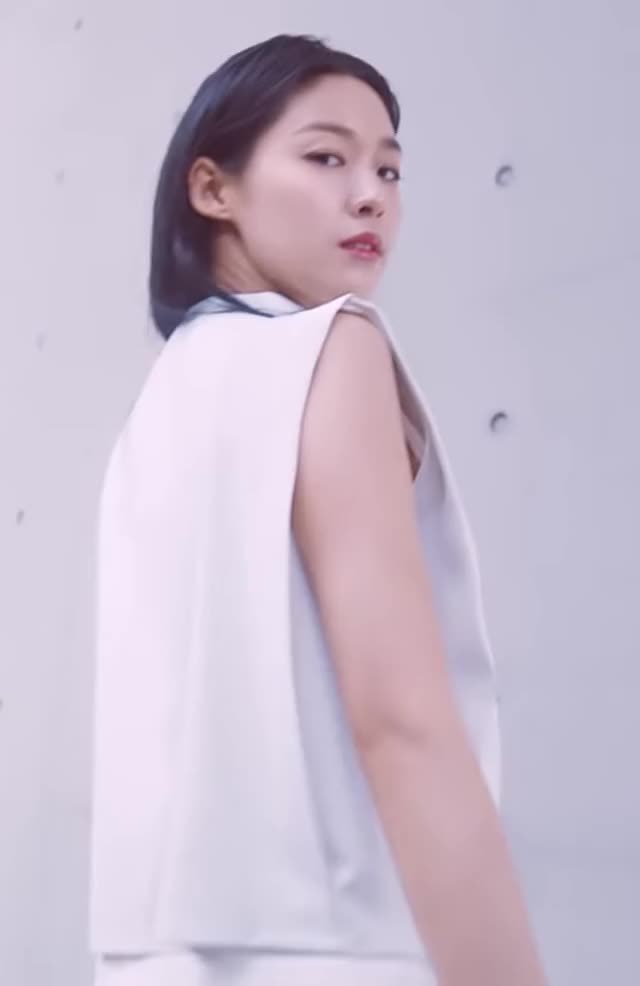 AOA SEOLHYUN SIDE BOOB