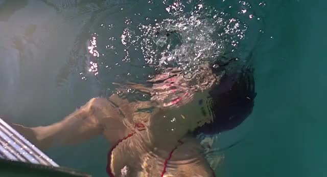 Phoebe Cates gif