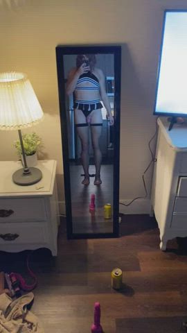 Denver sissy, 26, looking for other sissies or dommes, open to men too ;)
