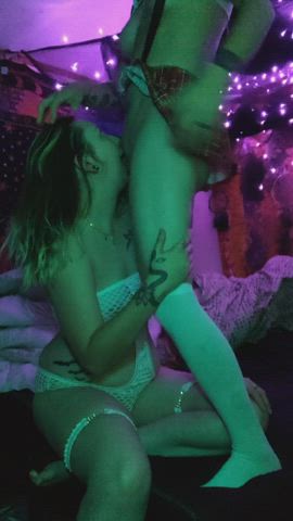 Got her wrapped around my face 🤞