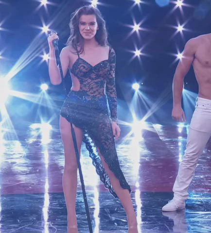 brunette dress hailee steinfeld gif