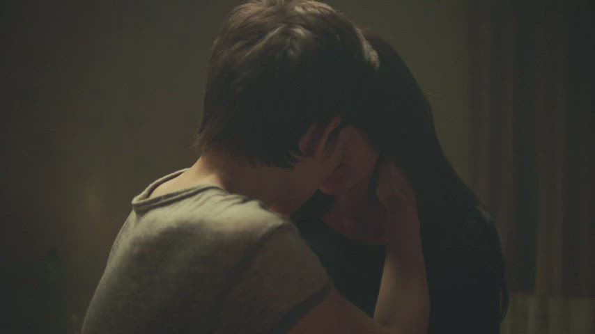 Nazanin Boniadi and Sara Serraiocco in 'Counterpart' S01E04 (2018)