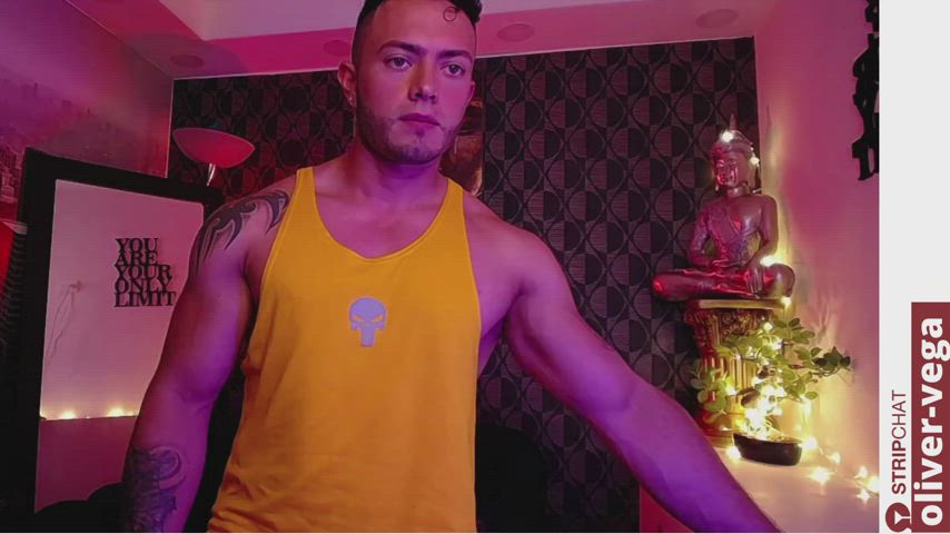 Big Ass Bisexual Colombian Cut Cock Fitness Green Eyes Muscles Stripchat Webcam gif