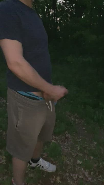 Jerking off in the woods 😏