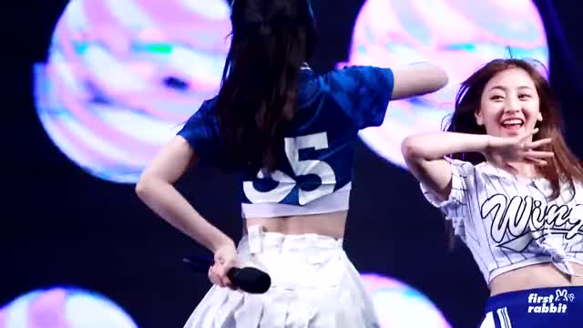 Cutie smiling Cheer Up Nayeon
