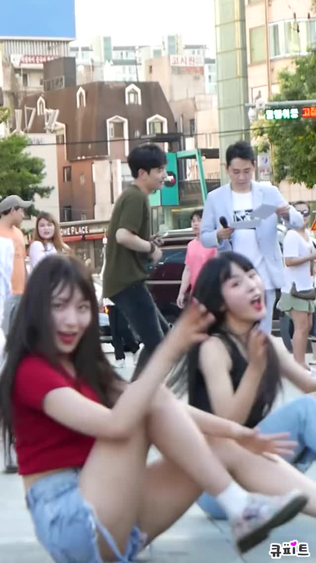 180811 네이처(Nature) 새봄 직캠- Dance The Night Away(트와이스) [신촌버스킹]